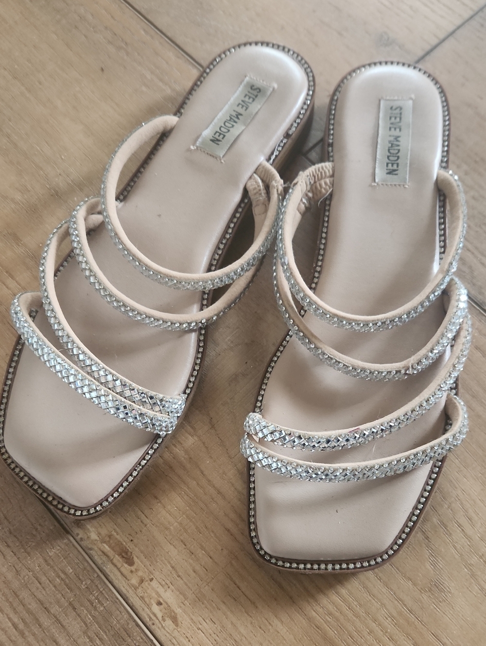 STEVE MADDEN Rhinestone Flat Sandals